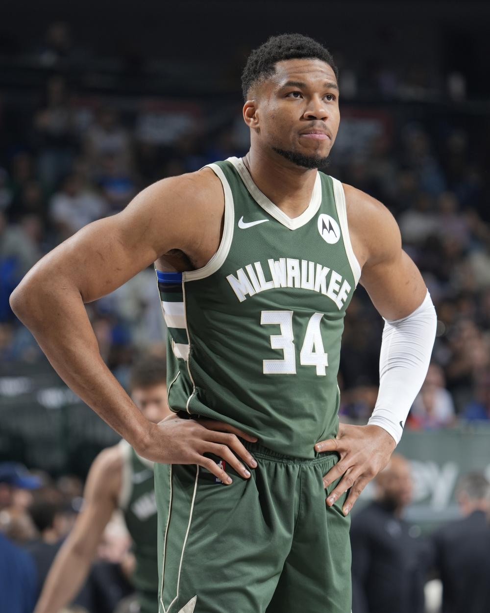 次情绪化的 次情绪化的